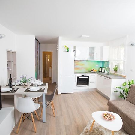 Apartman Roza Podstrana Luaran gambar