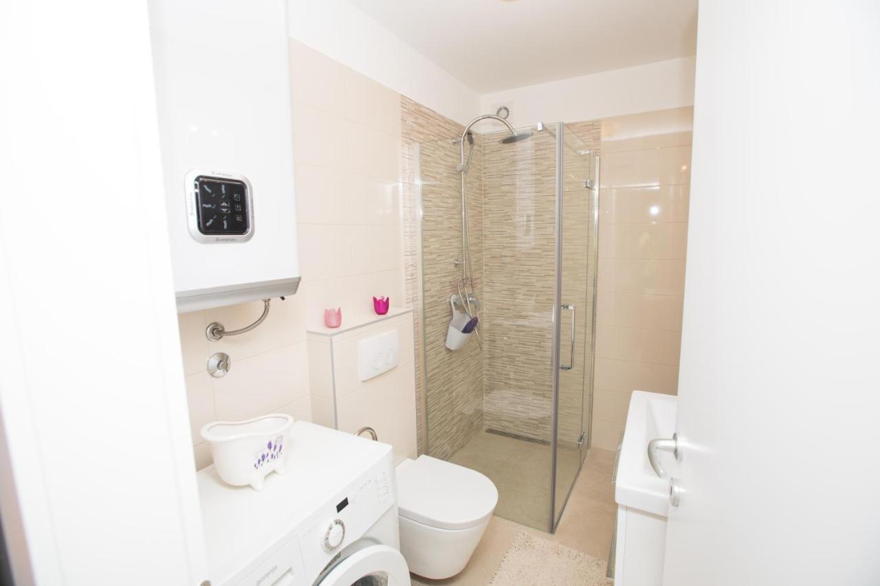 Apartman Roza Podstrana Luaran gambar