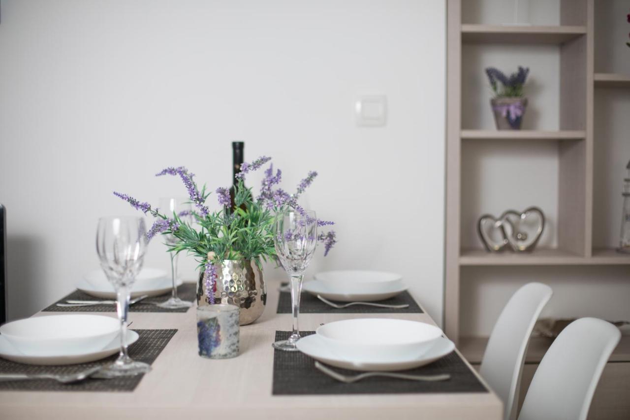 Apartman Roza Podstrana Luaran gambar