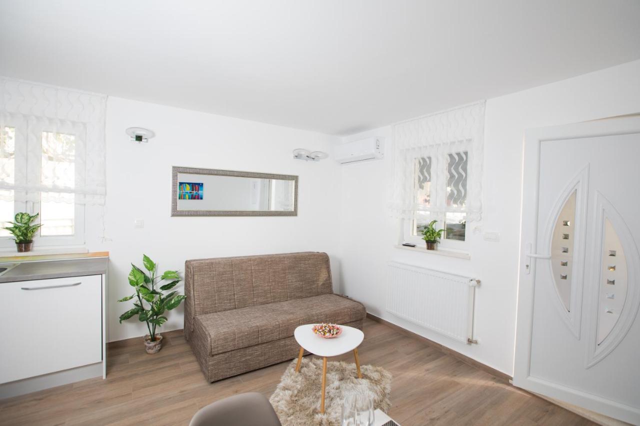 Apartman Roza Podstrana Luaran gambar