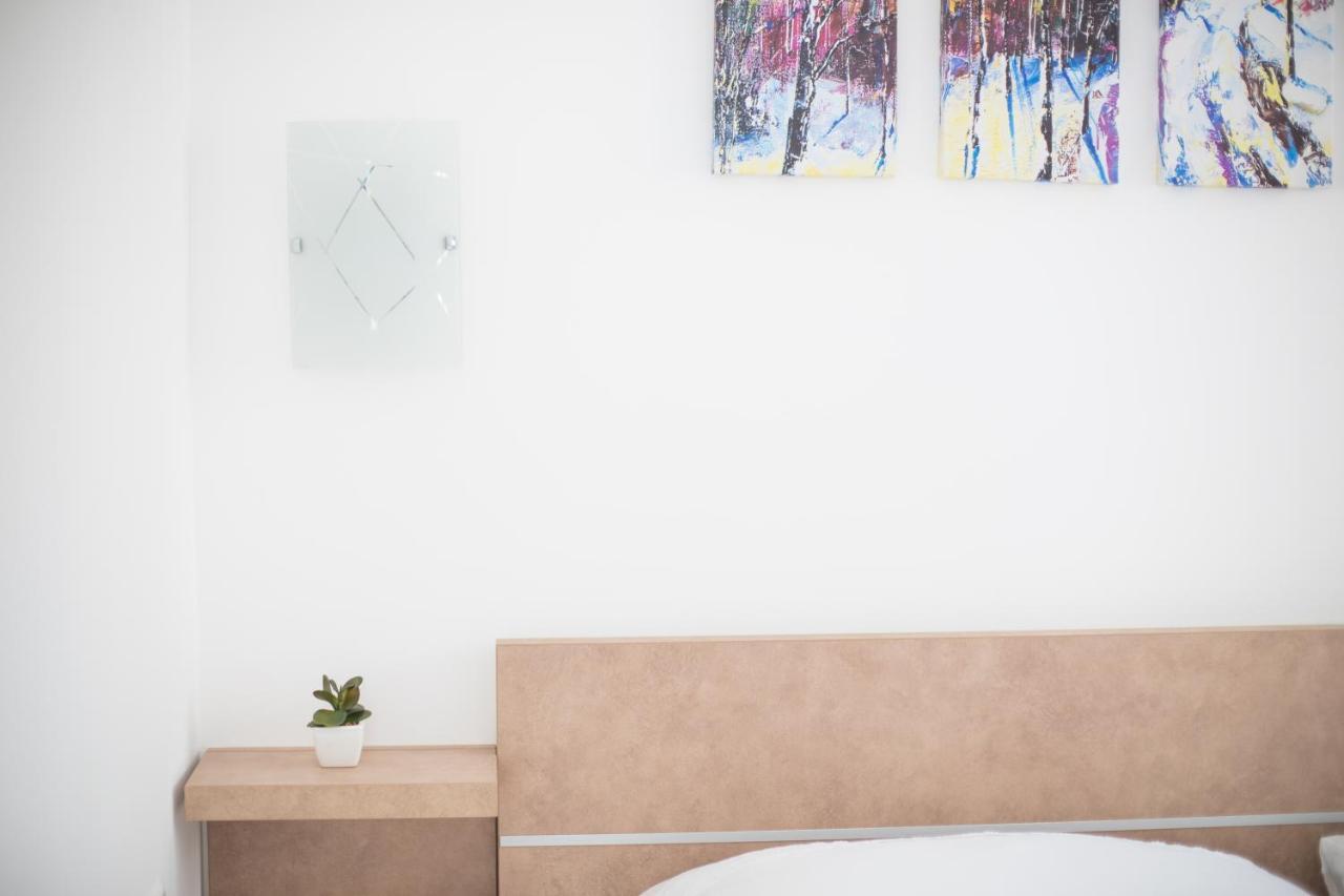 Apartman Roza Podstrana Luaran gambar