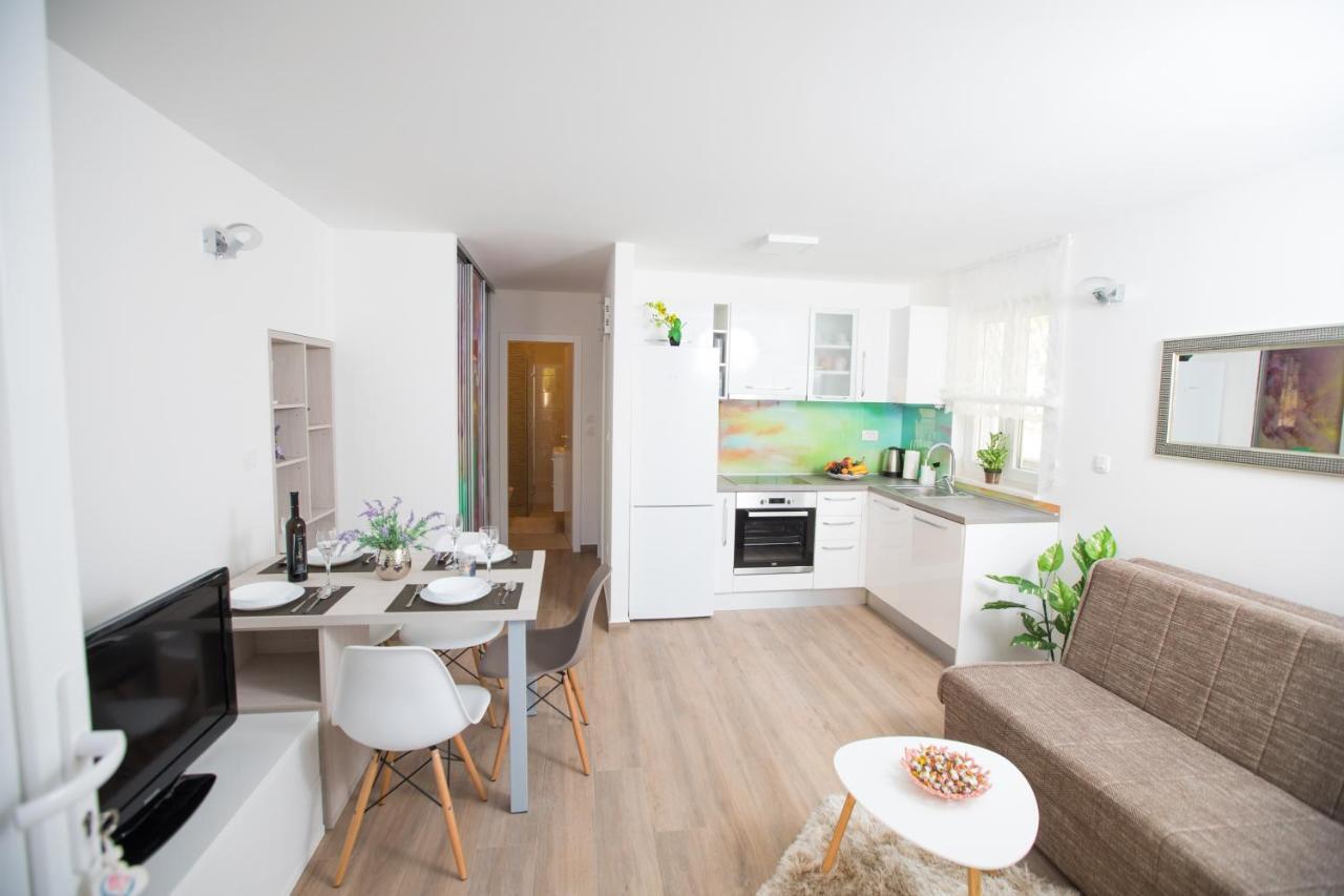 Apartman Roza Podstrana Luaran gambar